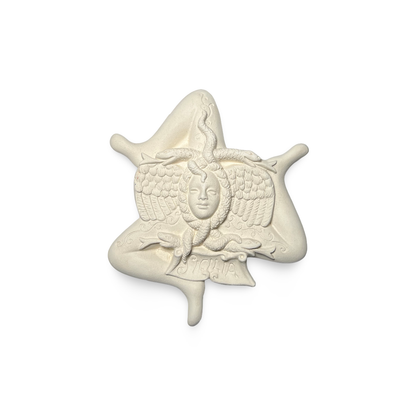 Trinacria sgambata semilavorata grezza in terracotta da decorare