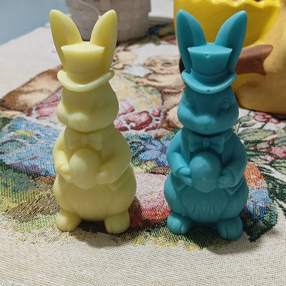 Coniglietti ceramica giallo e blu con cappello e uovo, decorazioni pasquali