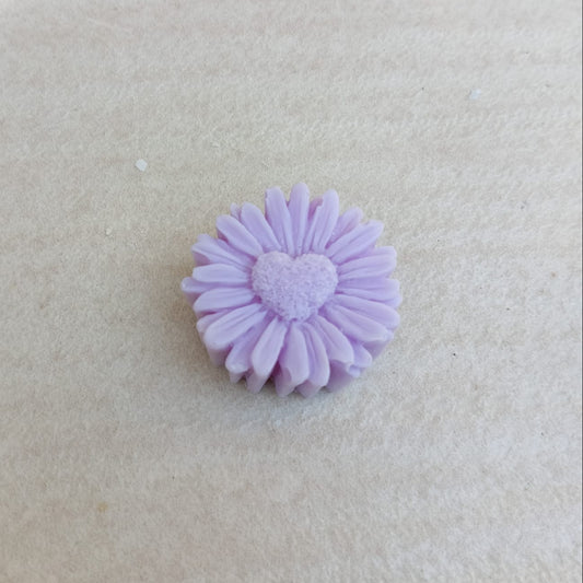 Candela Margherita con Cuore in Cera, colore lilla