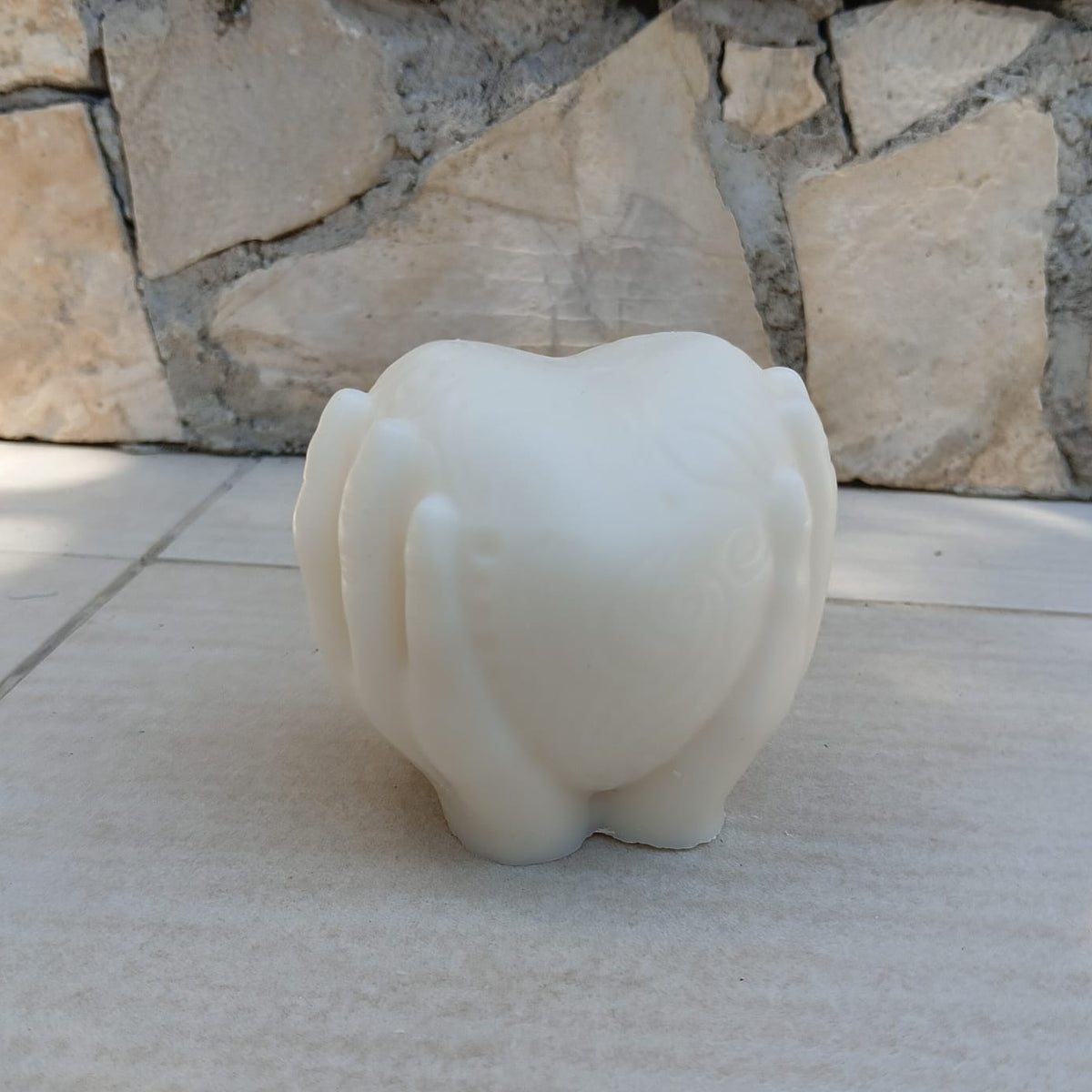 Candela Cuore tra le Mani in Cera, colore bianco