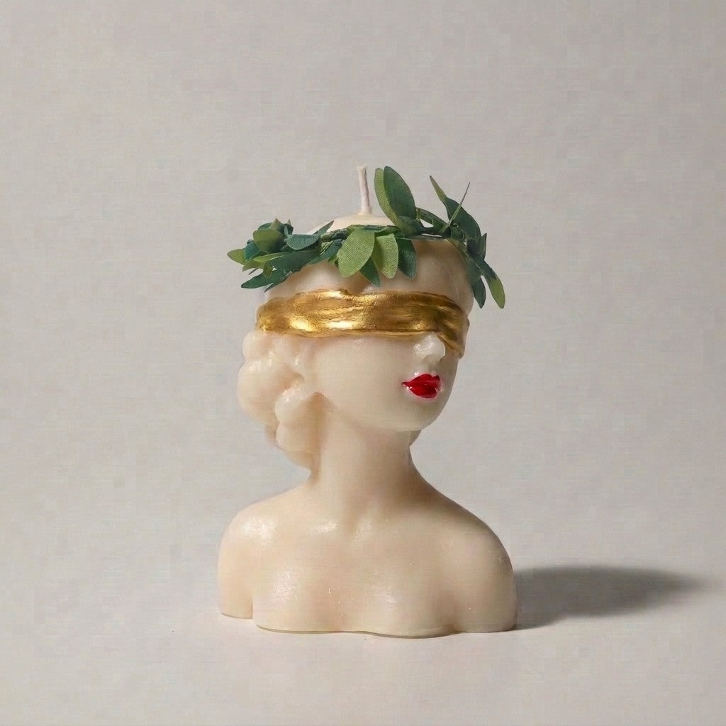 Candela Dea Bendata con corona d'alloro verde, fascia dorata e labbra rosse