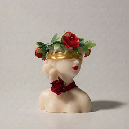 Candela Dea Bendata in cera avorio con corona di rose, fascia dorata, rosellina e labbra rosse