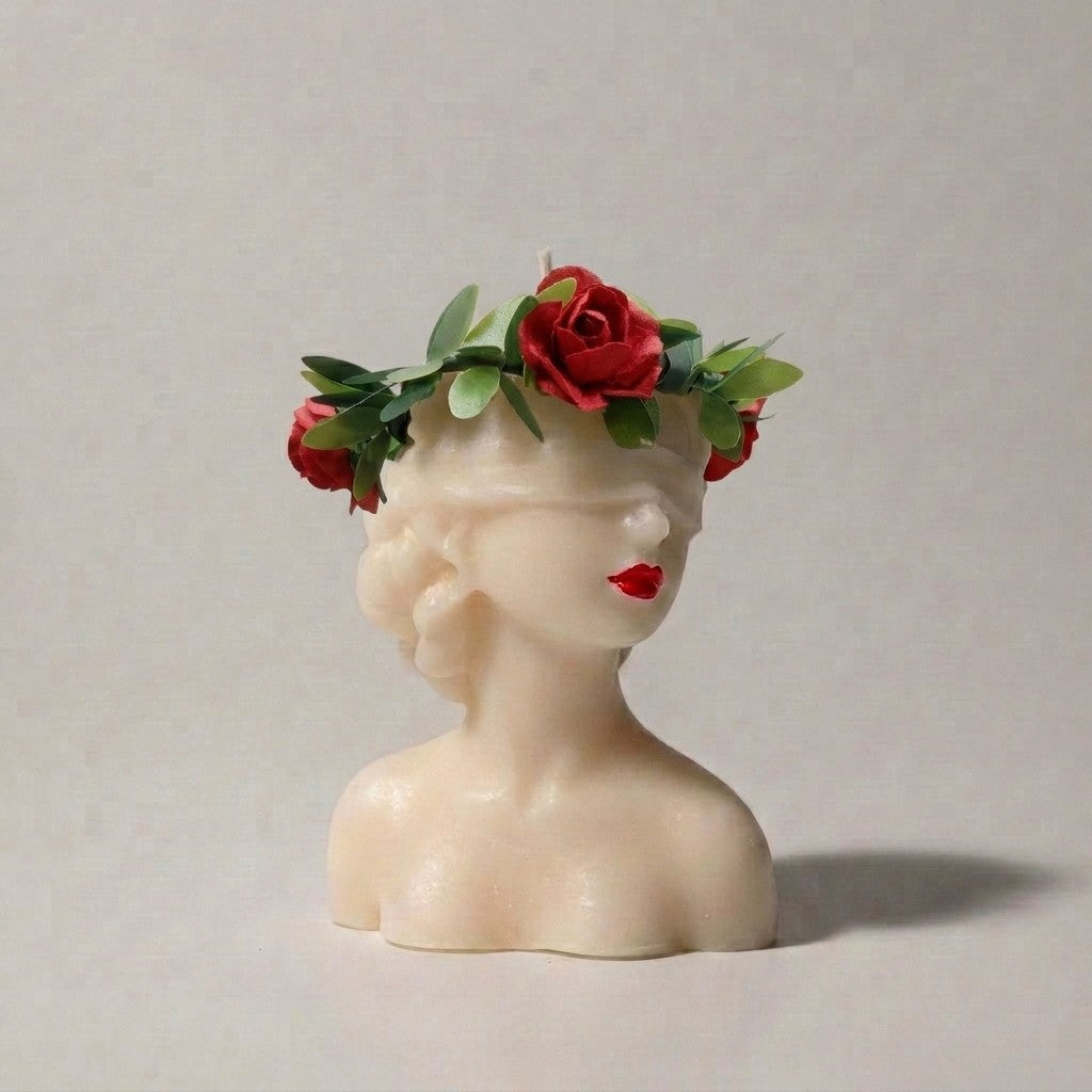 Candela Dea Bendata in cera avorio con corona di rose e labbra rosse