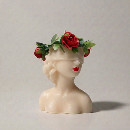 Candela Dea Bendata in cera avorio con corona di rose e labbra rosse