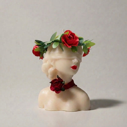 Candela Dea Bendata in cera avorio con corona di rose, rosellina al collo e labbra rosse
