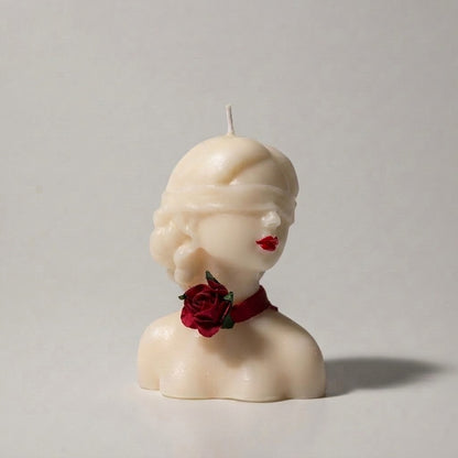 Candela Dea Bendata in cera avorio con rosellina al collo e labbra rosse